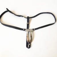 ceinture de chasteté discrète femme acier et cuir